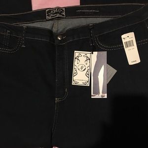 NWT Women’s Plus Size Jeans Size 24W